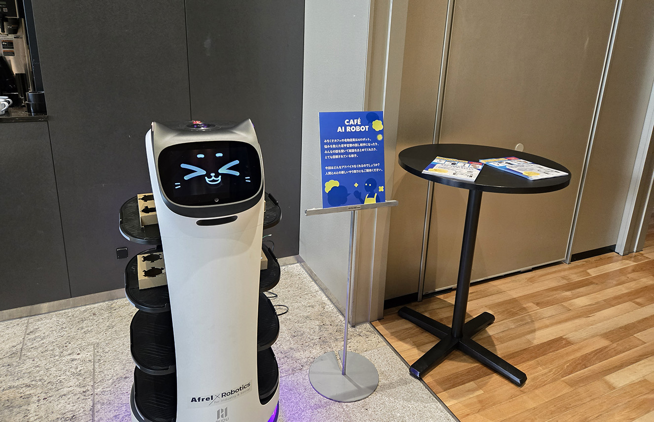 「道路の脱炭素をインスパイアするフォーラム」内、「みちくさカフェ」コーナーにて ロボット（BellaBot）の提供・技術協力を行いました